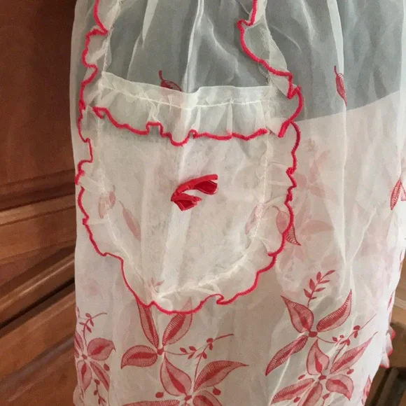 Sheer Waist Apron with Pocket - Picture 2 of 3